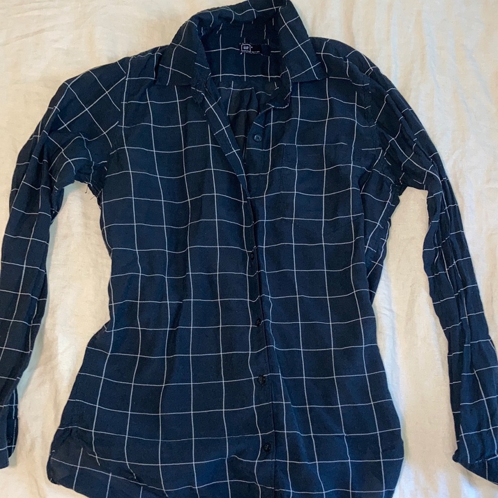 Gap button down top